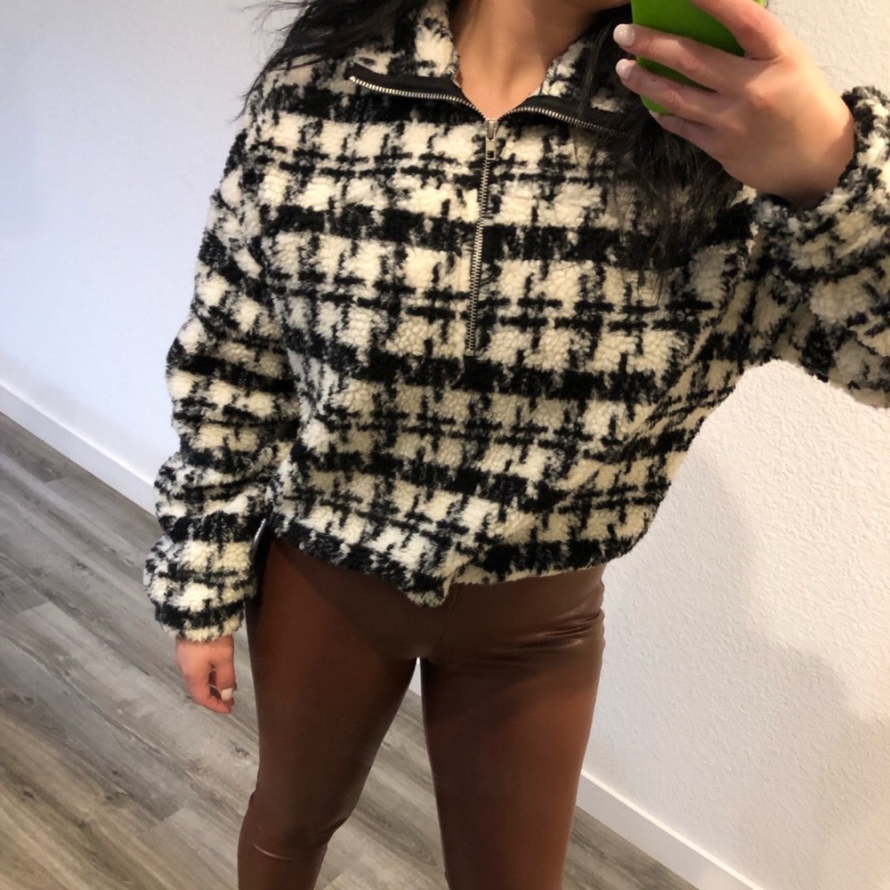 Houndstooth sweater ☕️